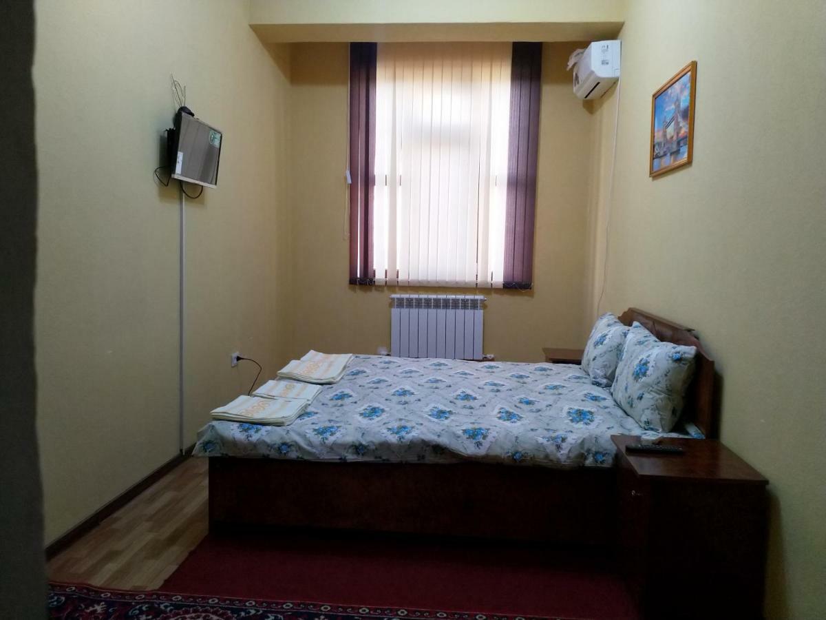 בוקורו Hostel Mukarram מראה חיצוני תמונה