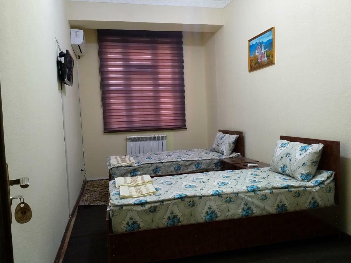 בוקורו Hostel Mukarram מראה חיצוני תמונה