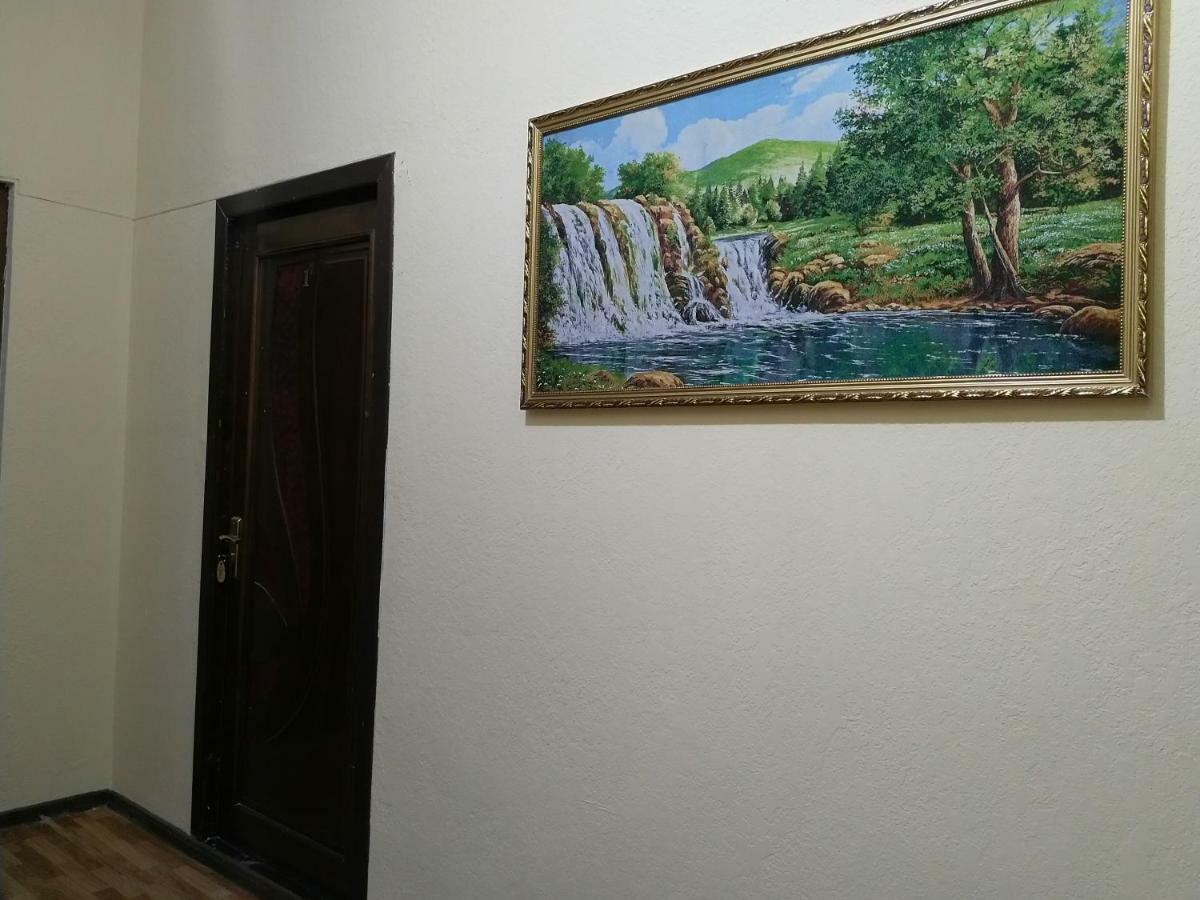 בוקורו Hostel Mukarram מראה חיצוני תמונה