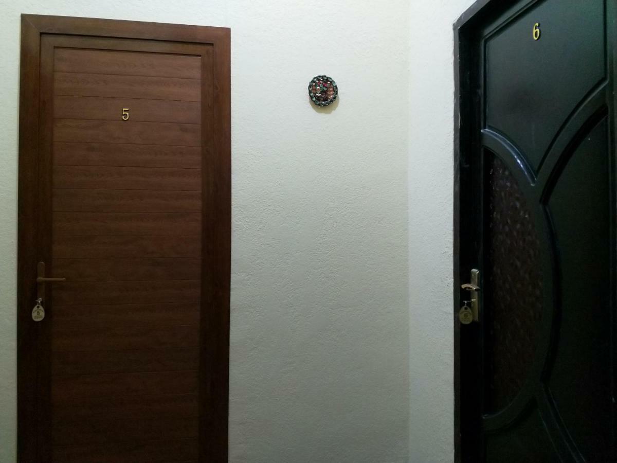 בוקורו Hostel Mukarram מראה חיצוני תמונה