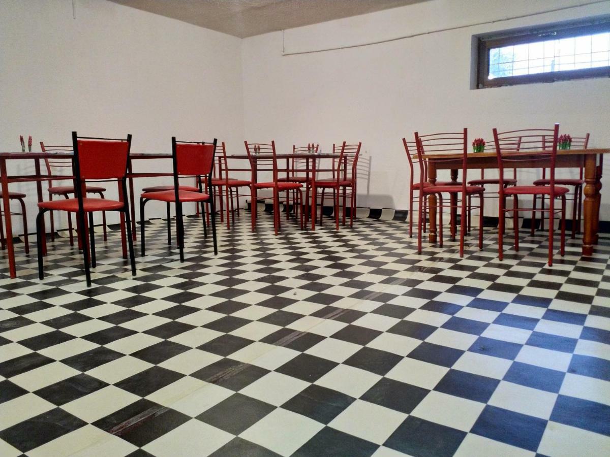 בוקורו Hostel Mukarram מראה חיצוני תמונה