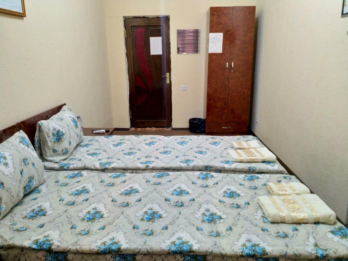 בוקורו Hostel Mukarram מראה חיצוני תמונה