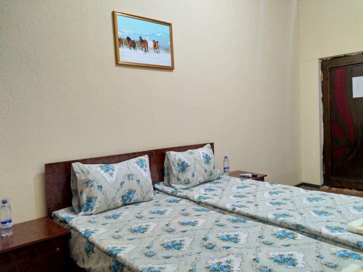 בוקורו Hostel Mukarram מראה חיצוני תמונה