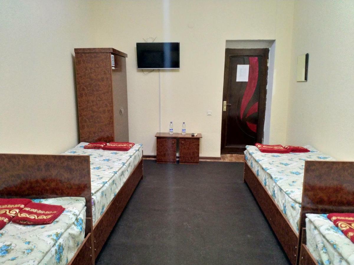 בוקורו Hostel Mukarram מראה חיצוני תמונה