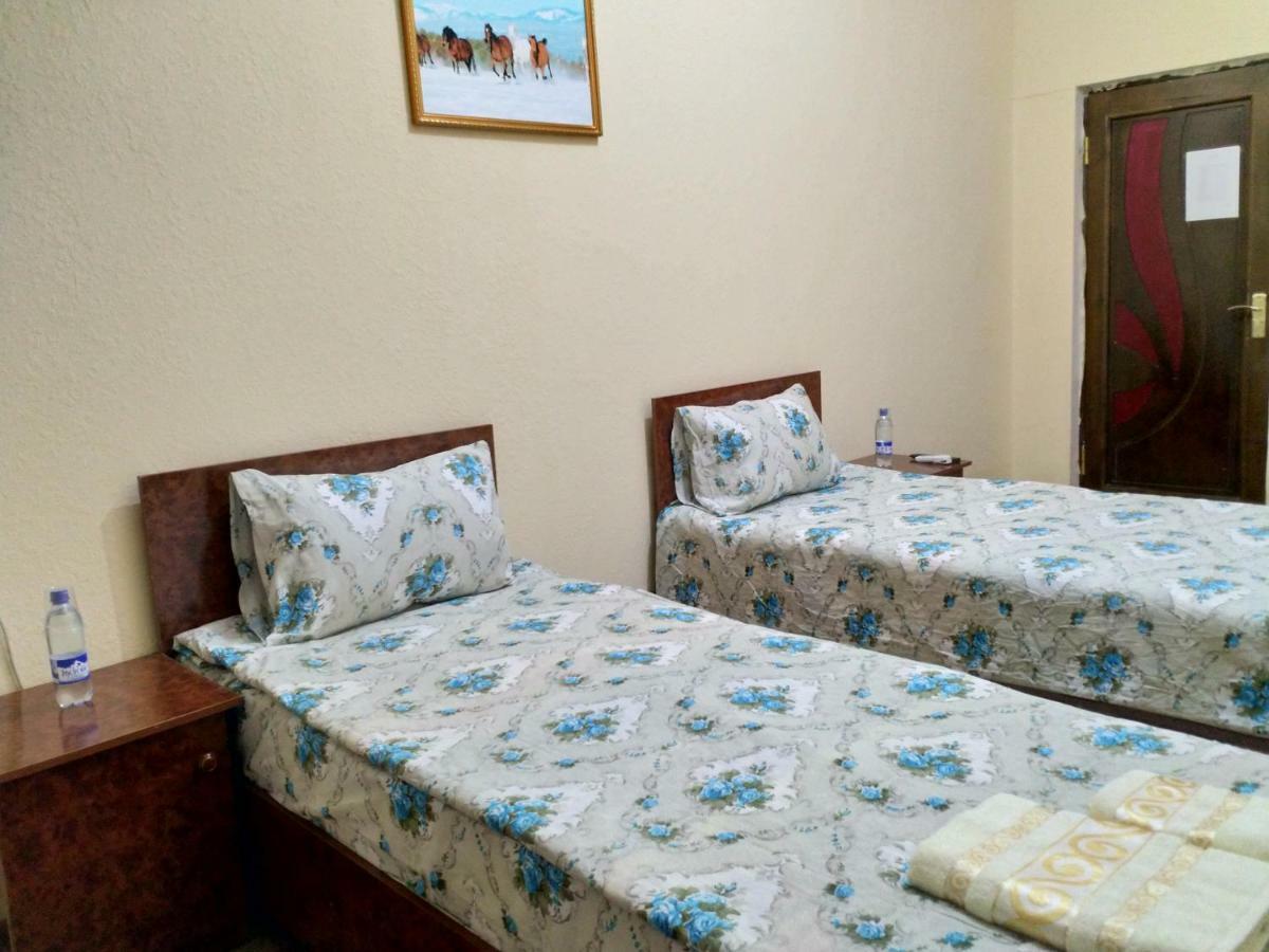 בוקורו Hostel Mukarram מראה חיצוני תמונה