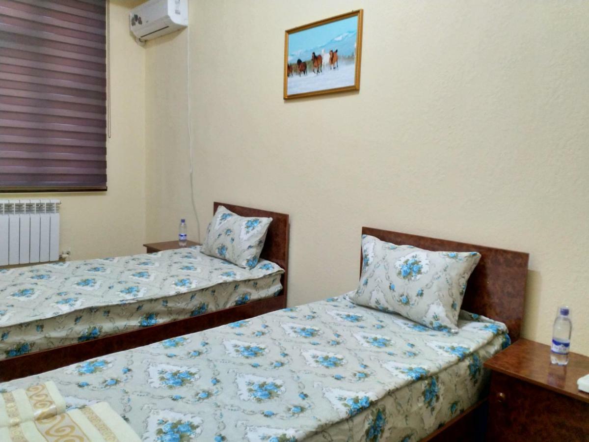 בוקורו Hostel Mukarram מראה חיצוני תמונה