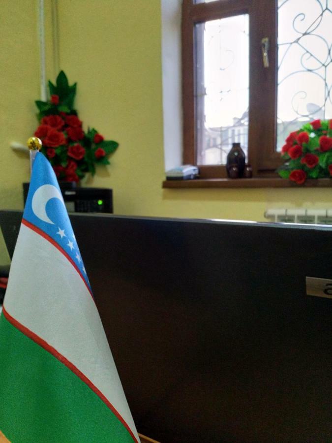 בוקורו Hostel Mukarram מראה חיצוני תמונה