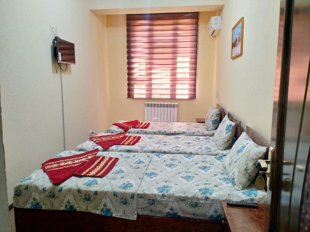 בוקורו Hostel Mukarram מראה חיצוני תמונה
