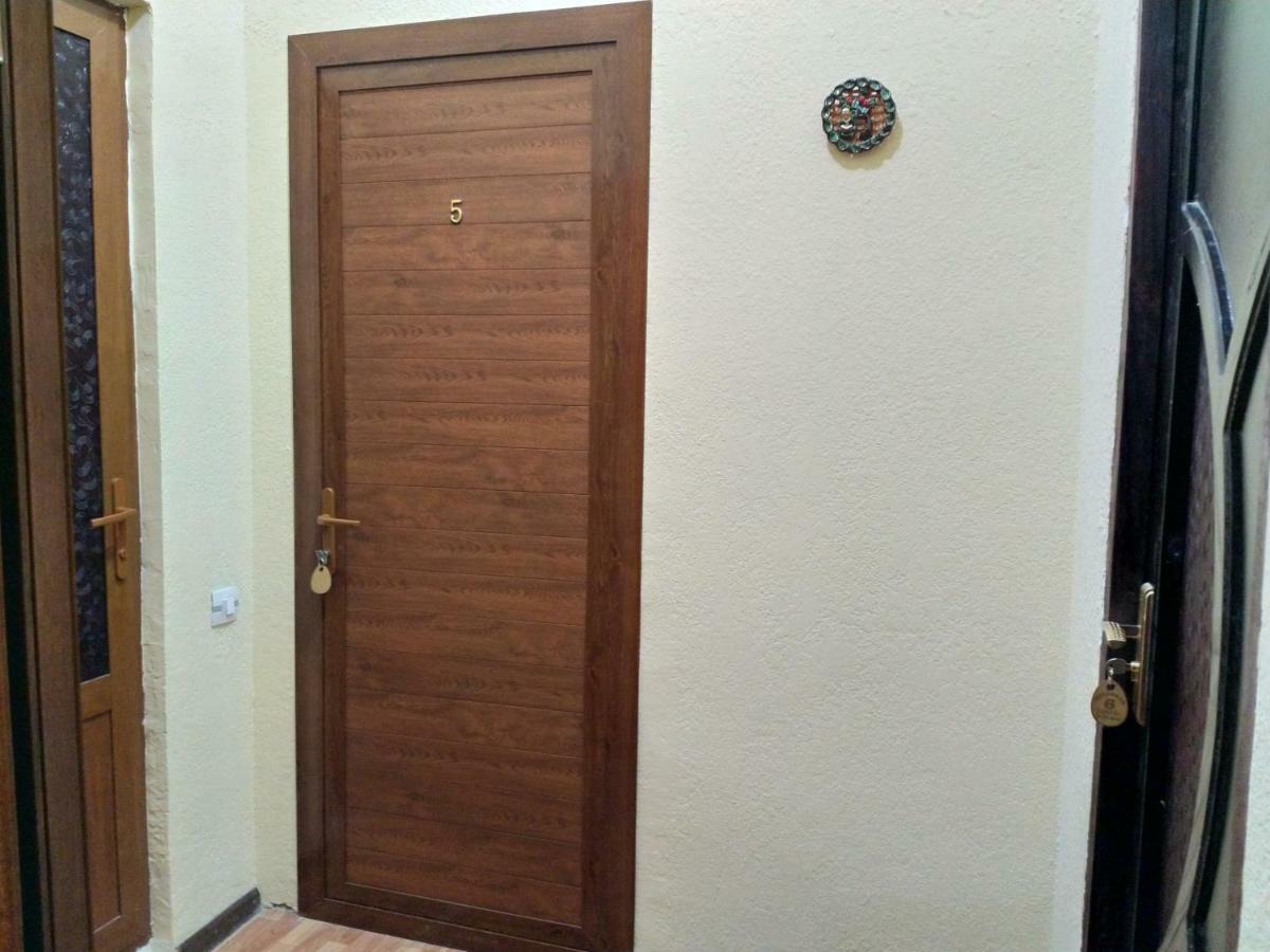 בוקורו Hostel Mukarram מראה חיצוני תמונה